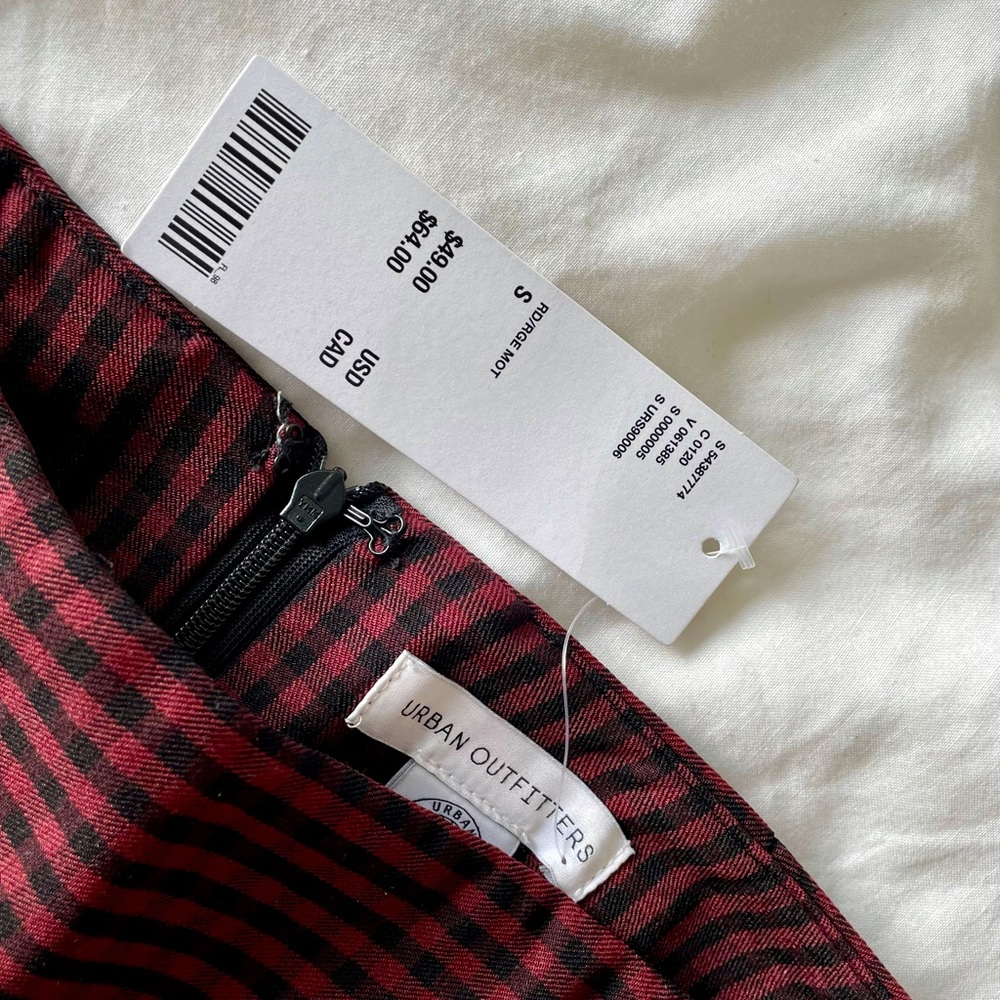Never worn TAG ON Urban Outfitters mini skirt